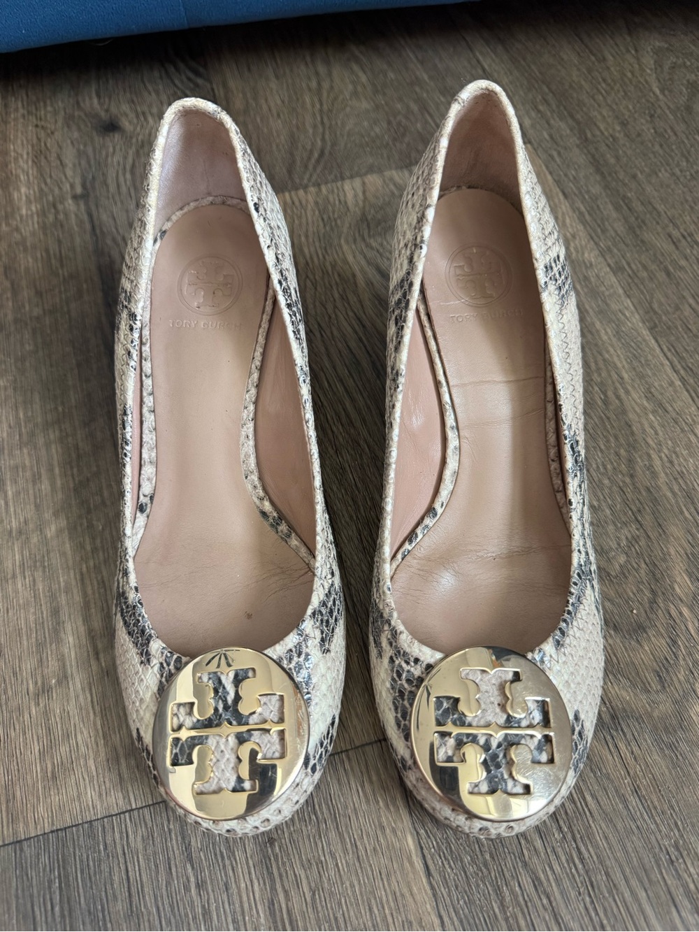 Tory Burch Sally Snakeskin Print Leather Logo Wedge Pumps Slip-On Round Toe 6M
